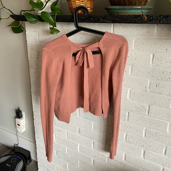 🎀 Backless Sweater 🎀 - Picture 1 of 2